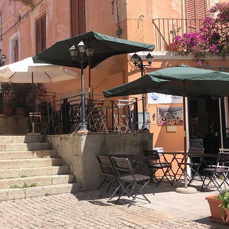 Locanda Genovese 20 Ла-Маддалена Екстер'єр фото